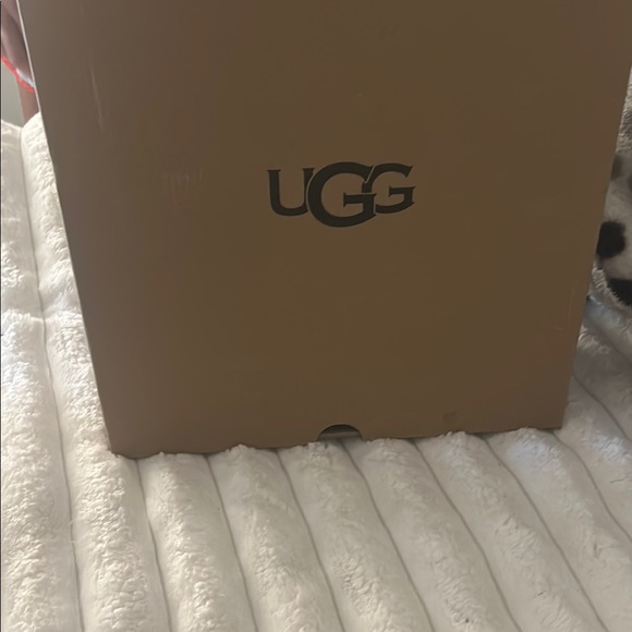 Women’s classic brown short ugg boots - Picture 10 of 10